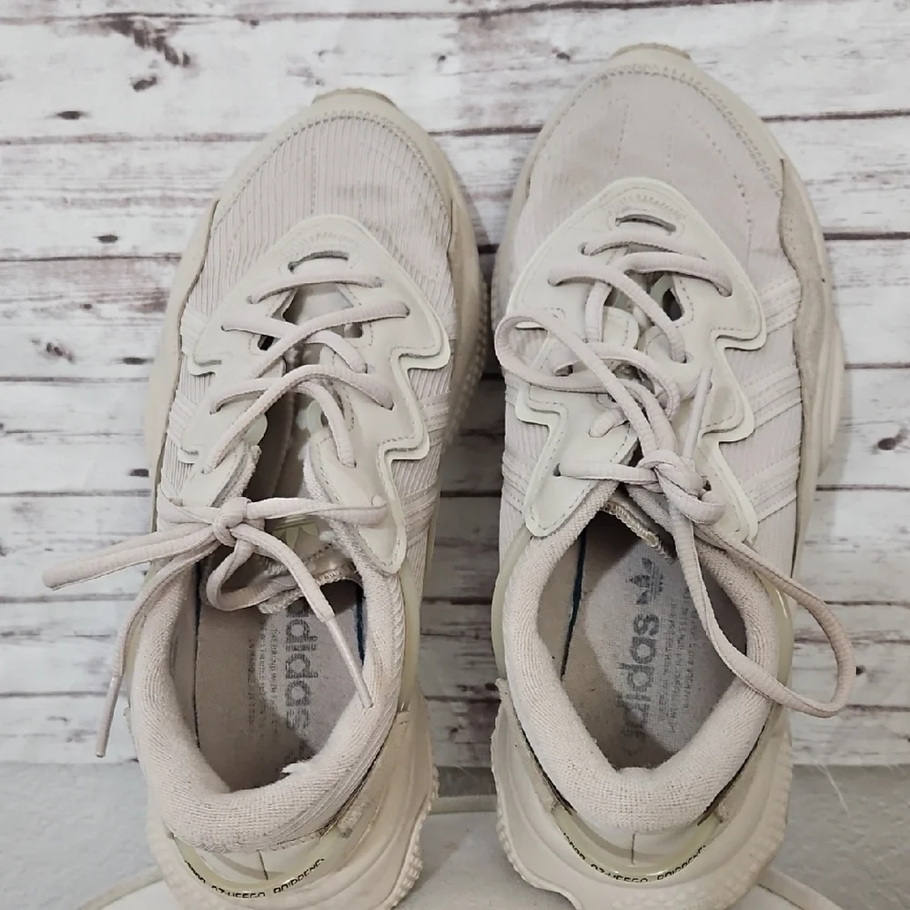adidas Ozweego Sneakers in Beige and Cream - Picture 3 of 6